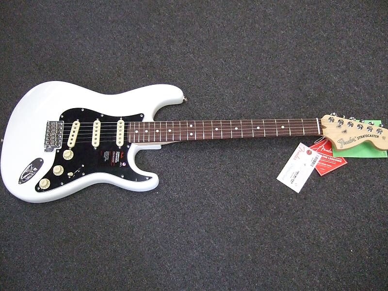 

Fender American Performer Stratocaster 2022 - Arctic White