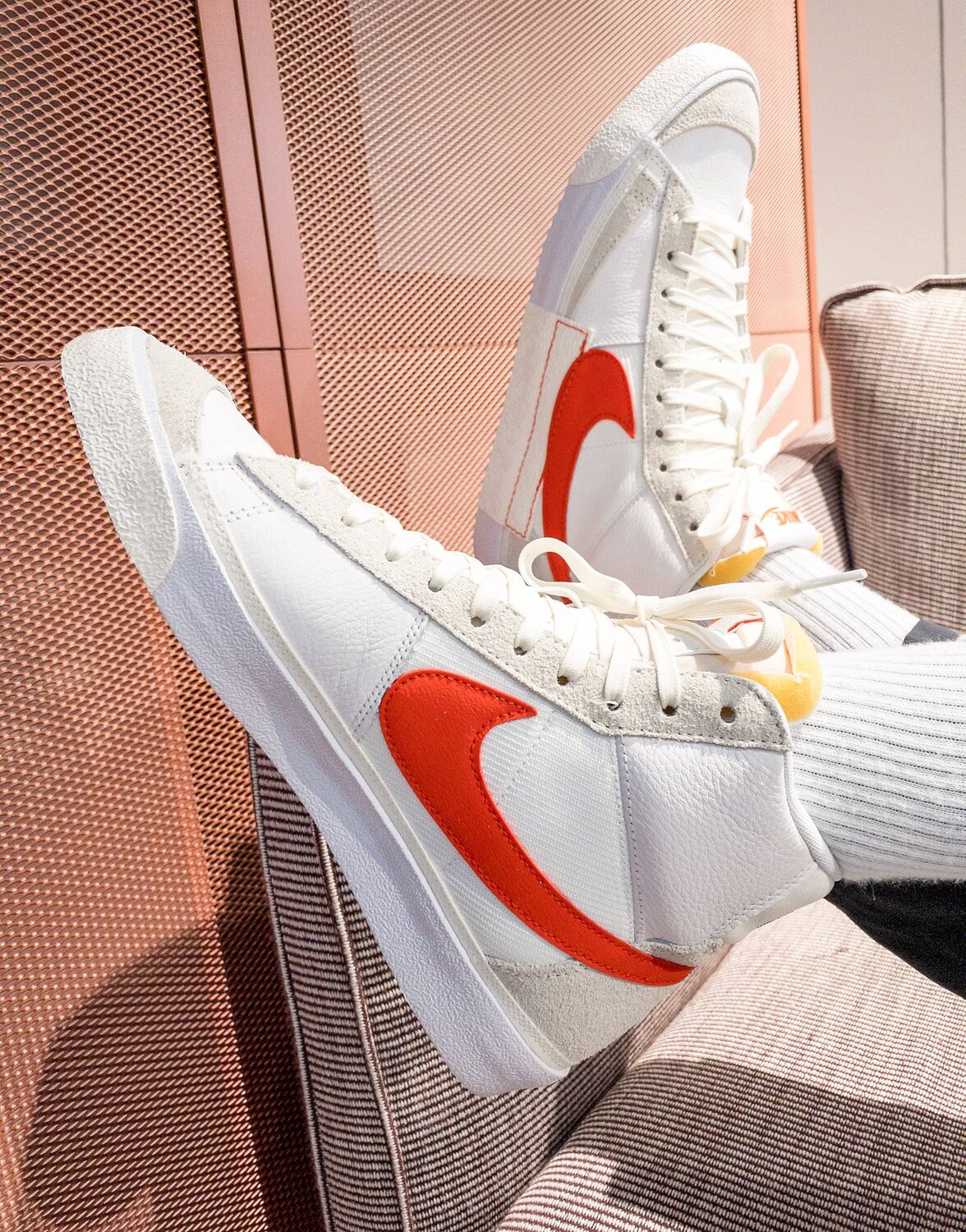 

Бело-красные профессиональные клубные кроссовки Nike Blazer mid '77