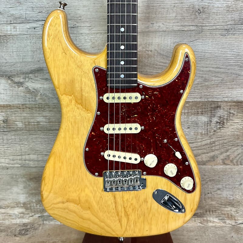 

Fender Custom Shop American Custom Strat NOS RW Amber Natural с футляром Custom Shop American Custom Strat NOS RW w/case