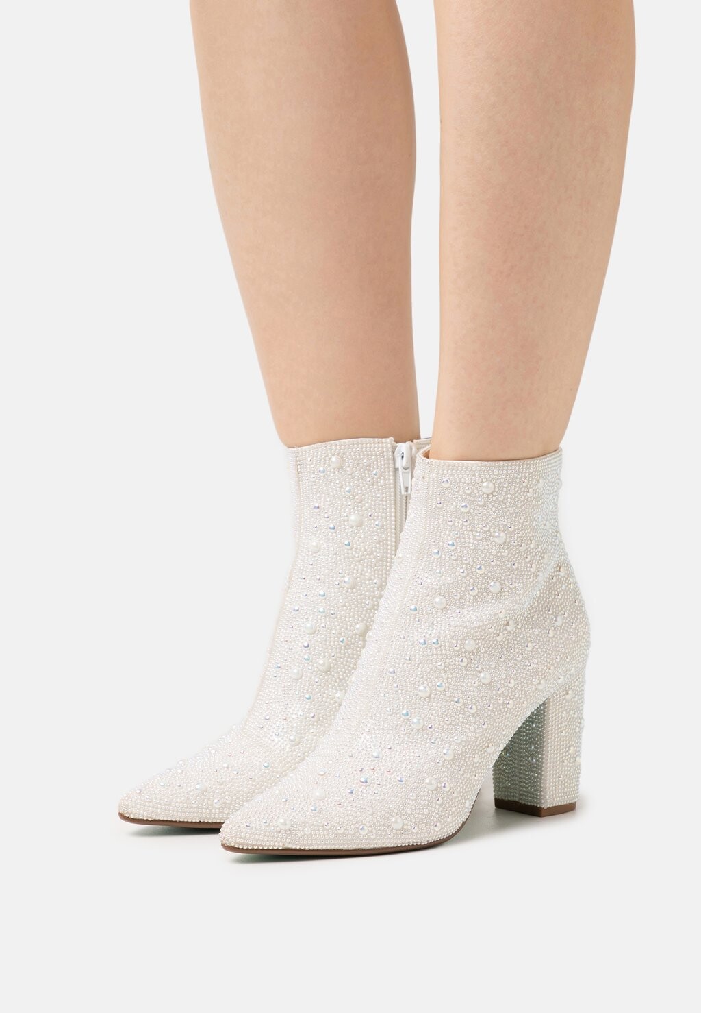 

Полусапоги Blue by Betsey Johnson, белый