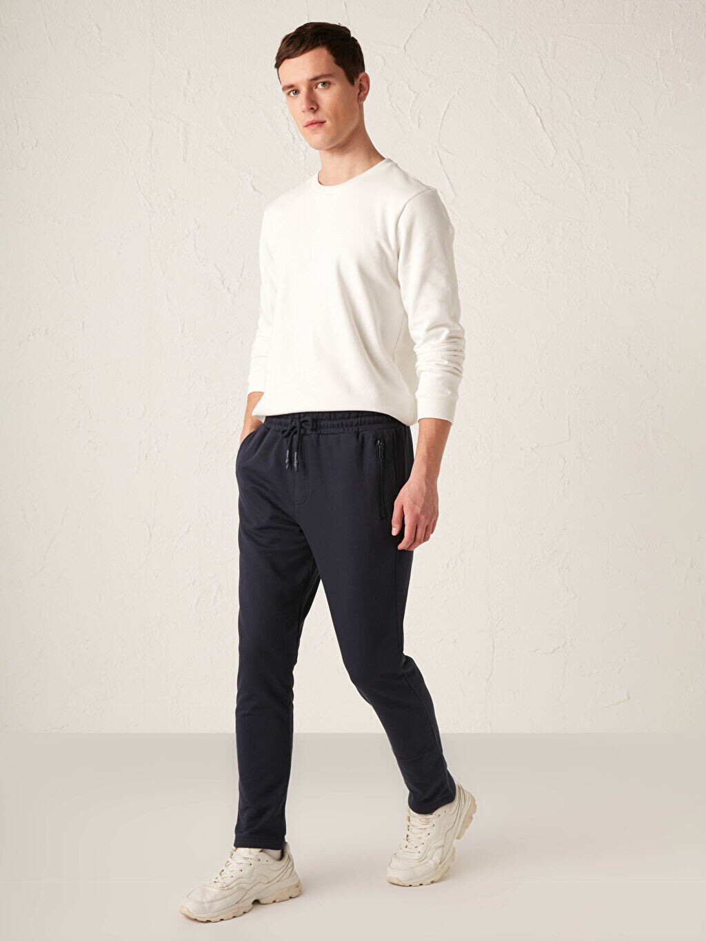 

Спортивные штаны стандартного кроя LCW Casual