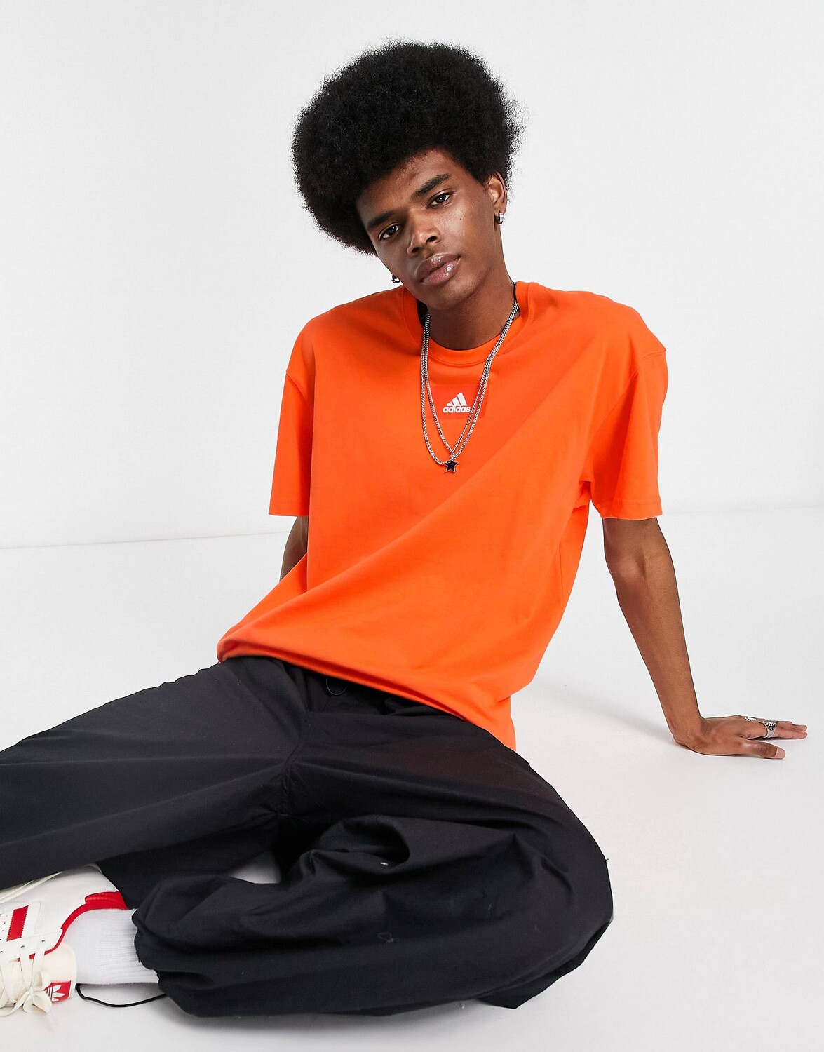 

Оранжевая футболка adidas Sportswear Feel Vivid