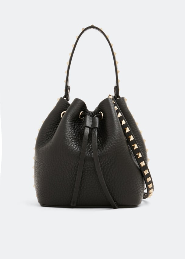 цена Сумка кросс-боди VALENTINO GARAVANI Rockstud mini bucket bag, черный