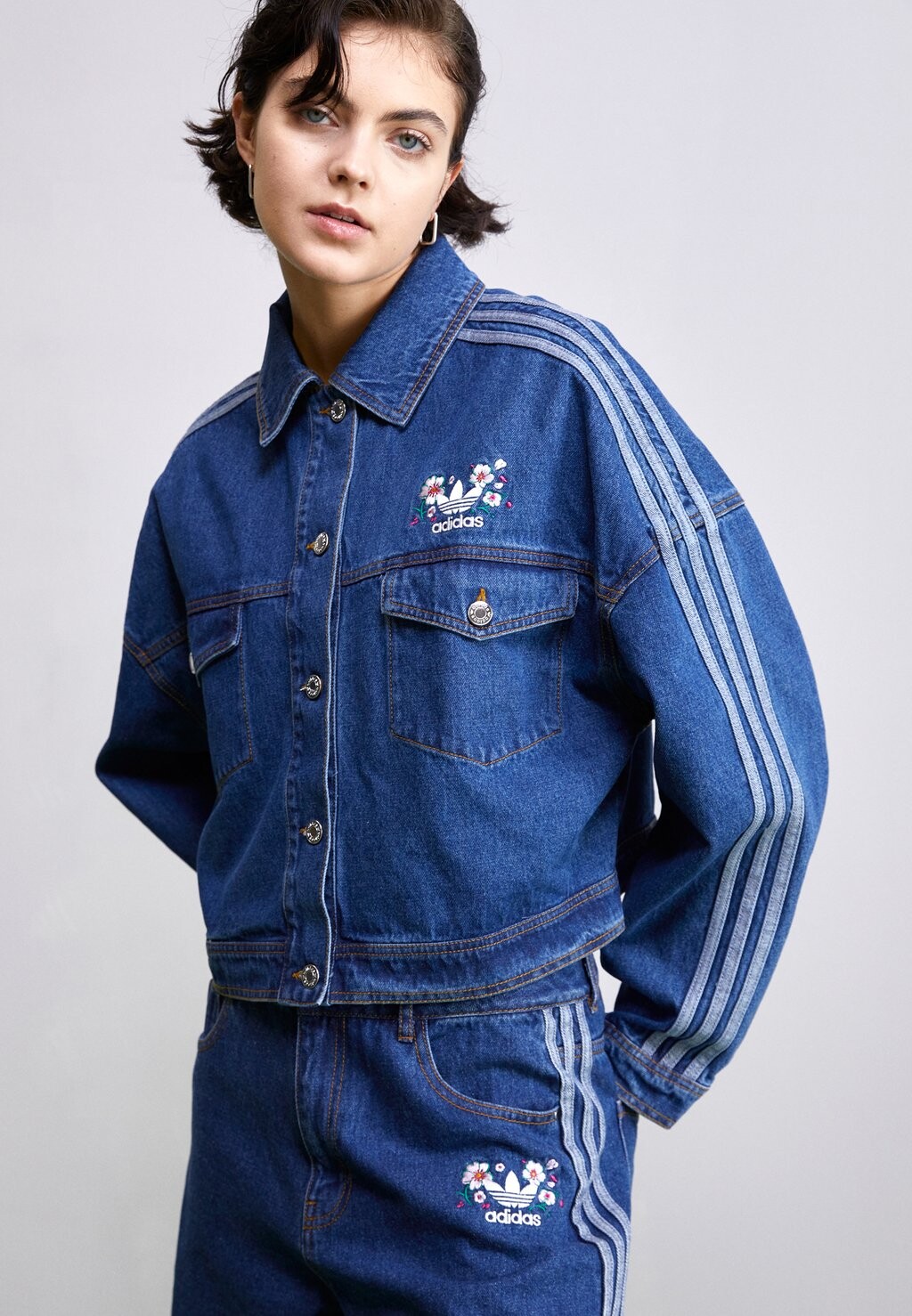 

Джинсовая куртка adidas Originals