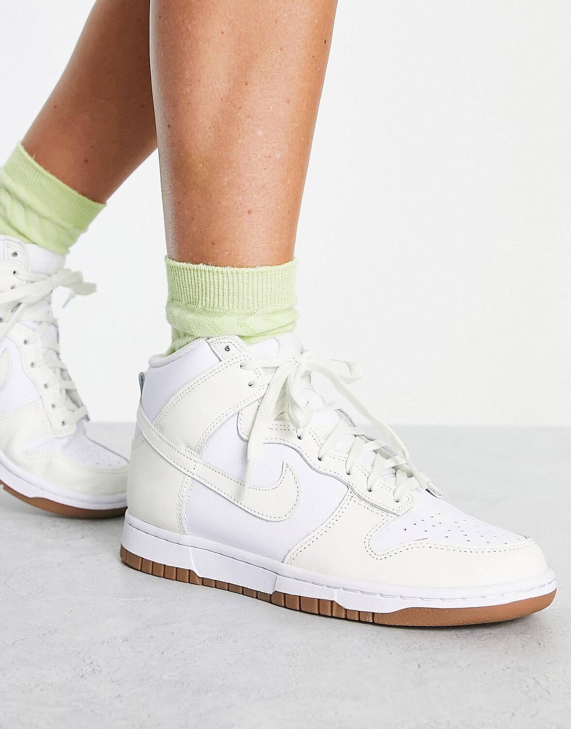 

Бело-кремовые кроссовки Nike Dunk High