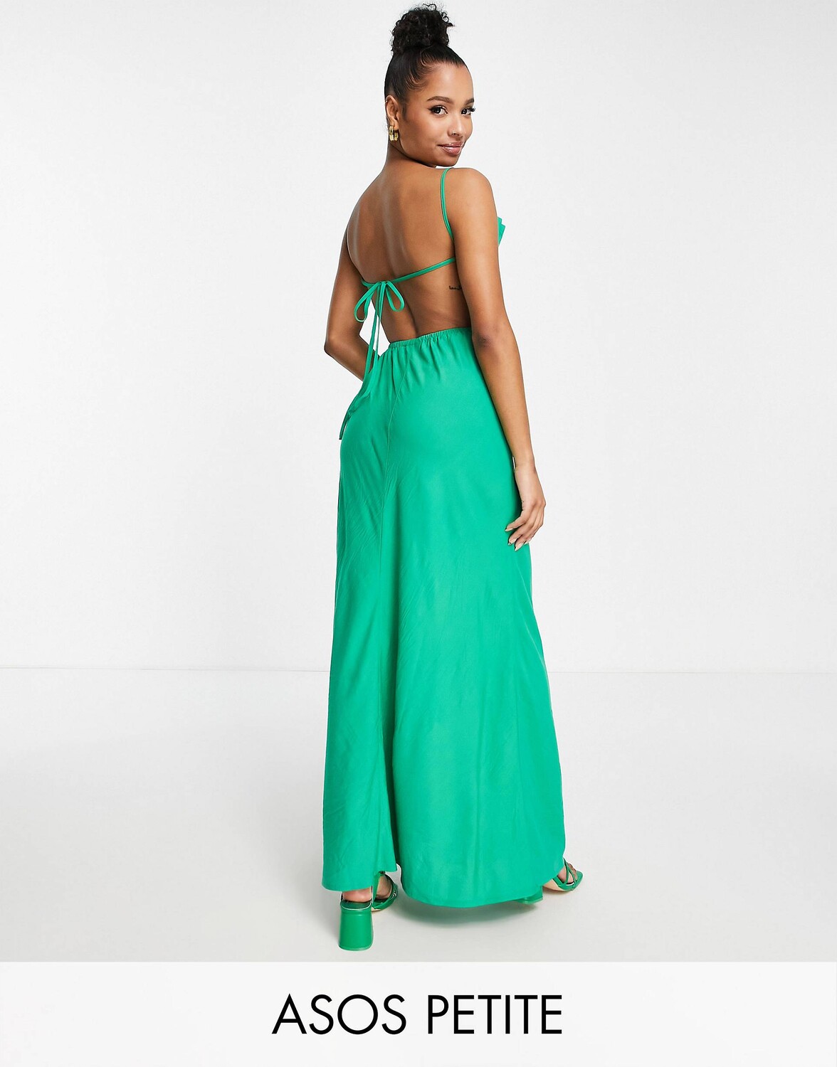 

Изумрудное пляжное платье макси с глубоким вырезом на спине ASOS DESIGN Petite Petite