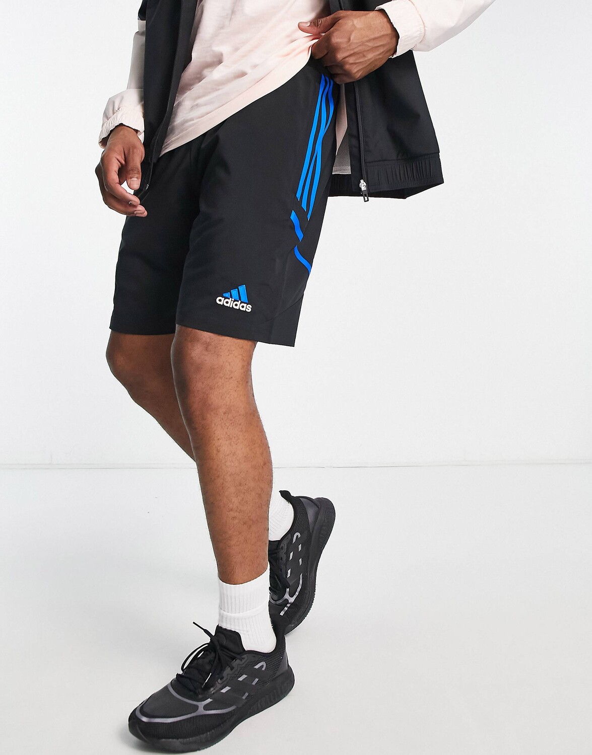 

Черно-синие шорты adidas Football Manchester United