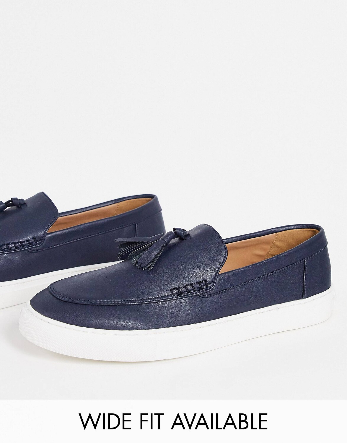 

Темно-синие лоферы из искусственной кожи на белой подошве ASOS DESIGN