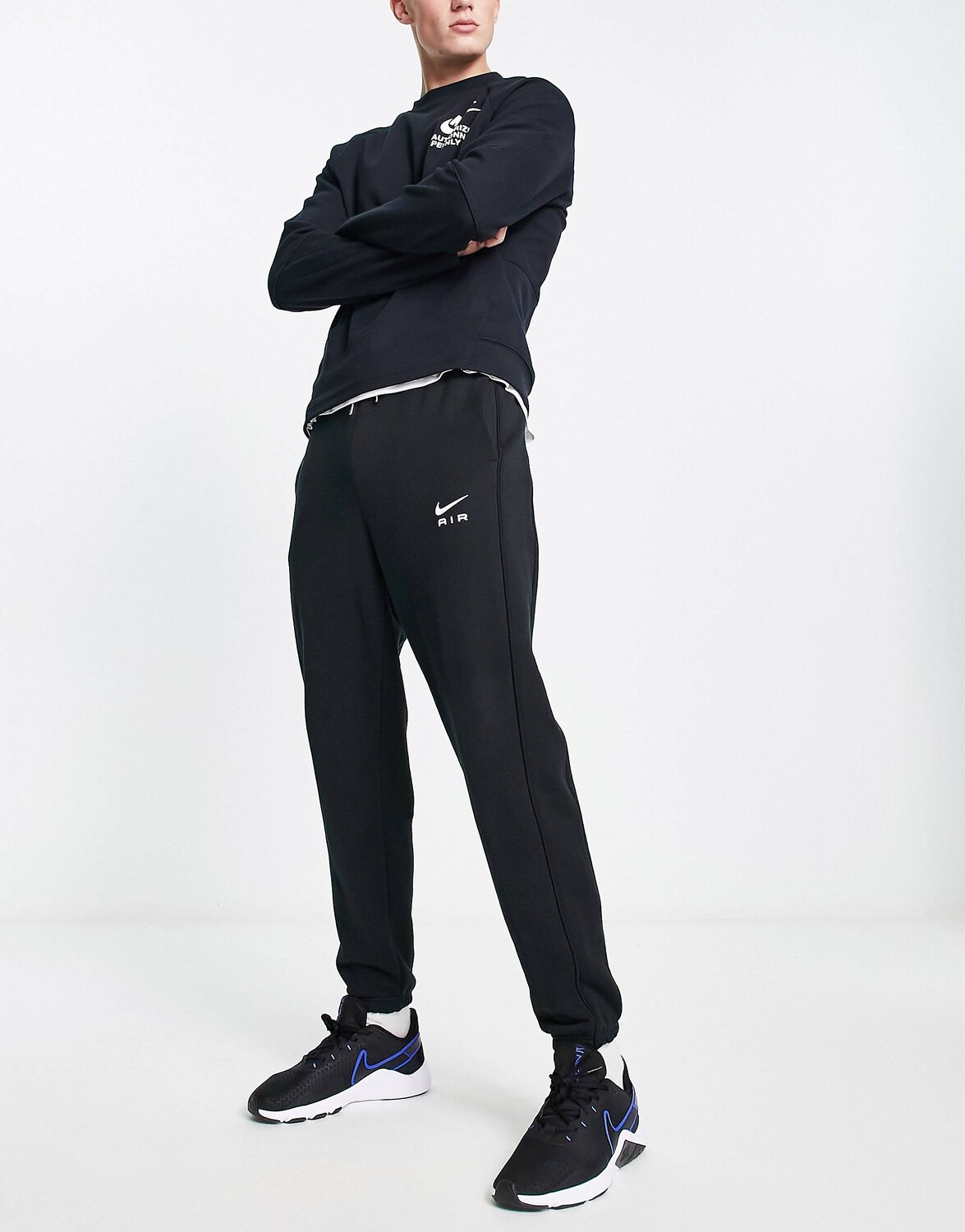 

Черные джоггеры Nike Air