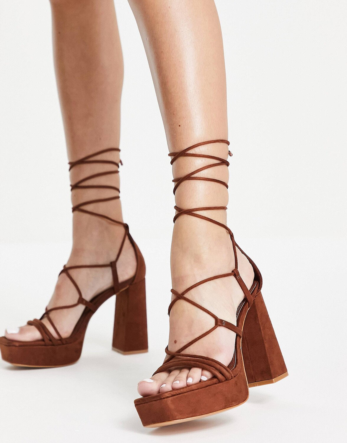 

Босоножки Stradivarius Strappy Platform, коричневый