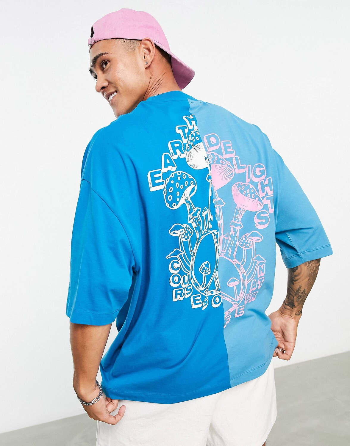 

Синяя футболка оверсайз с принтом на спине ASOS DESIGN
