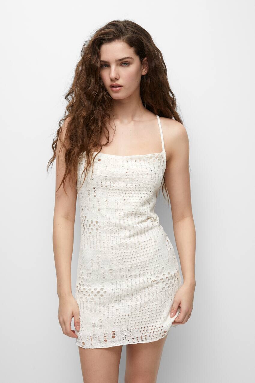

Белое платье крючком с ажуром Pull&Bear, белый