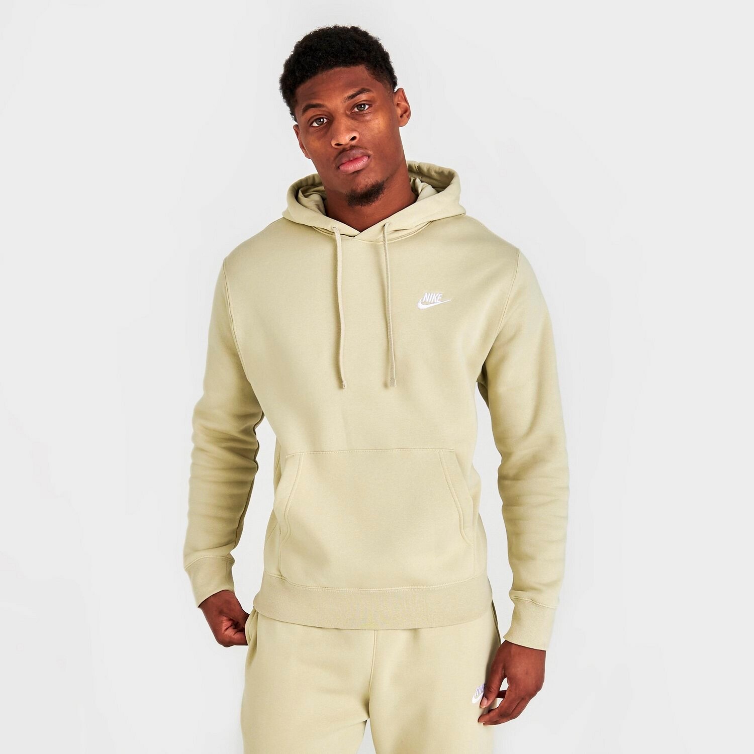

Худи с флисовой вышивкой Nike Sportswear Club, кремовый