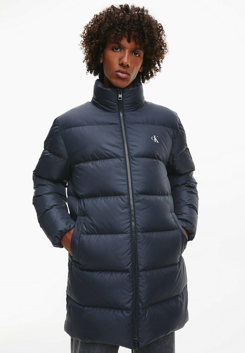 

Пуховик Calvin Klein Jeans, черный