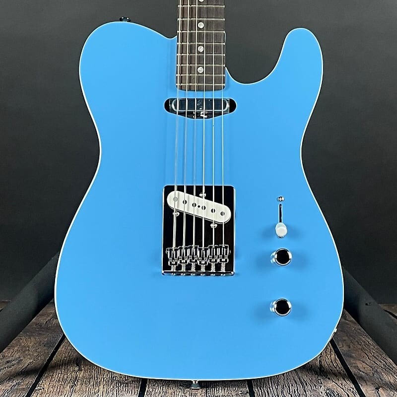 

Fender Aerodyne Special Telecaster, накладка на гриф из палисандра, калифорнийский синий