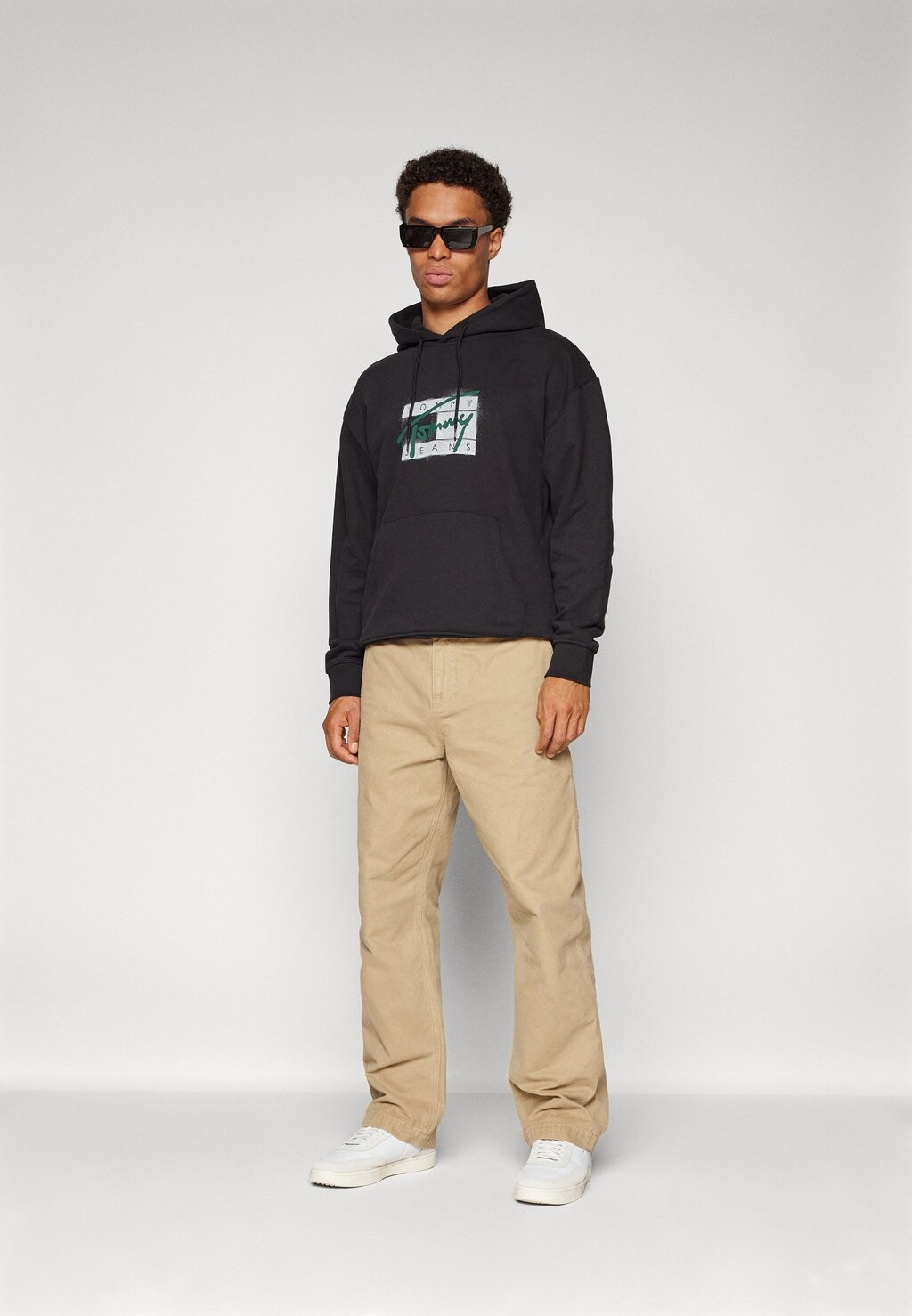 

Свитер Graffiti Signature Hood Unisex Tommy Hilfiger, черный