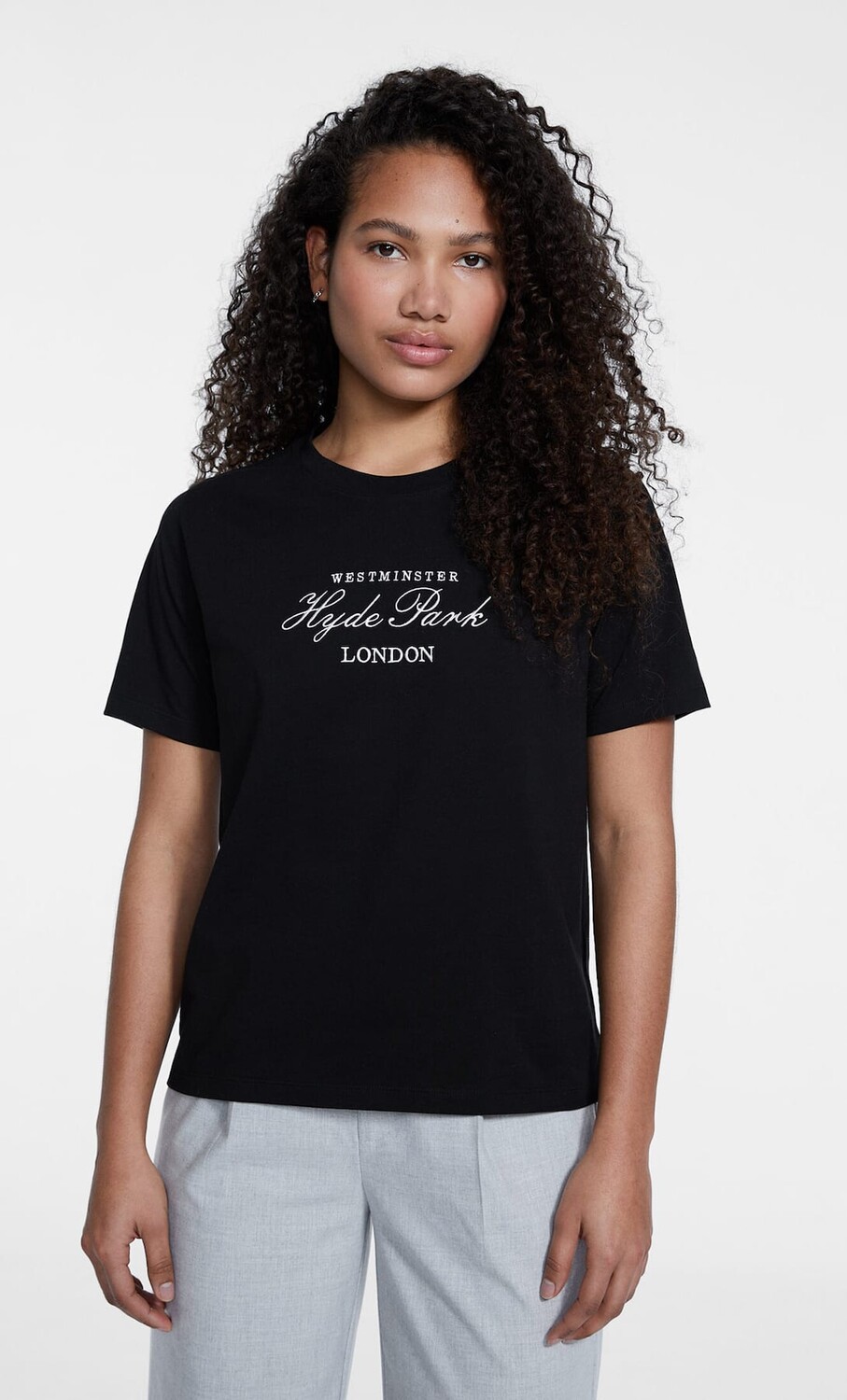 

Футболка с вышивкой Stradivarius, черный