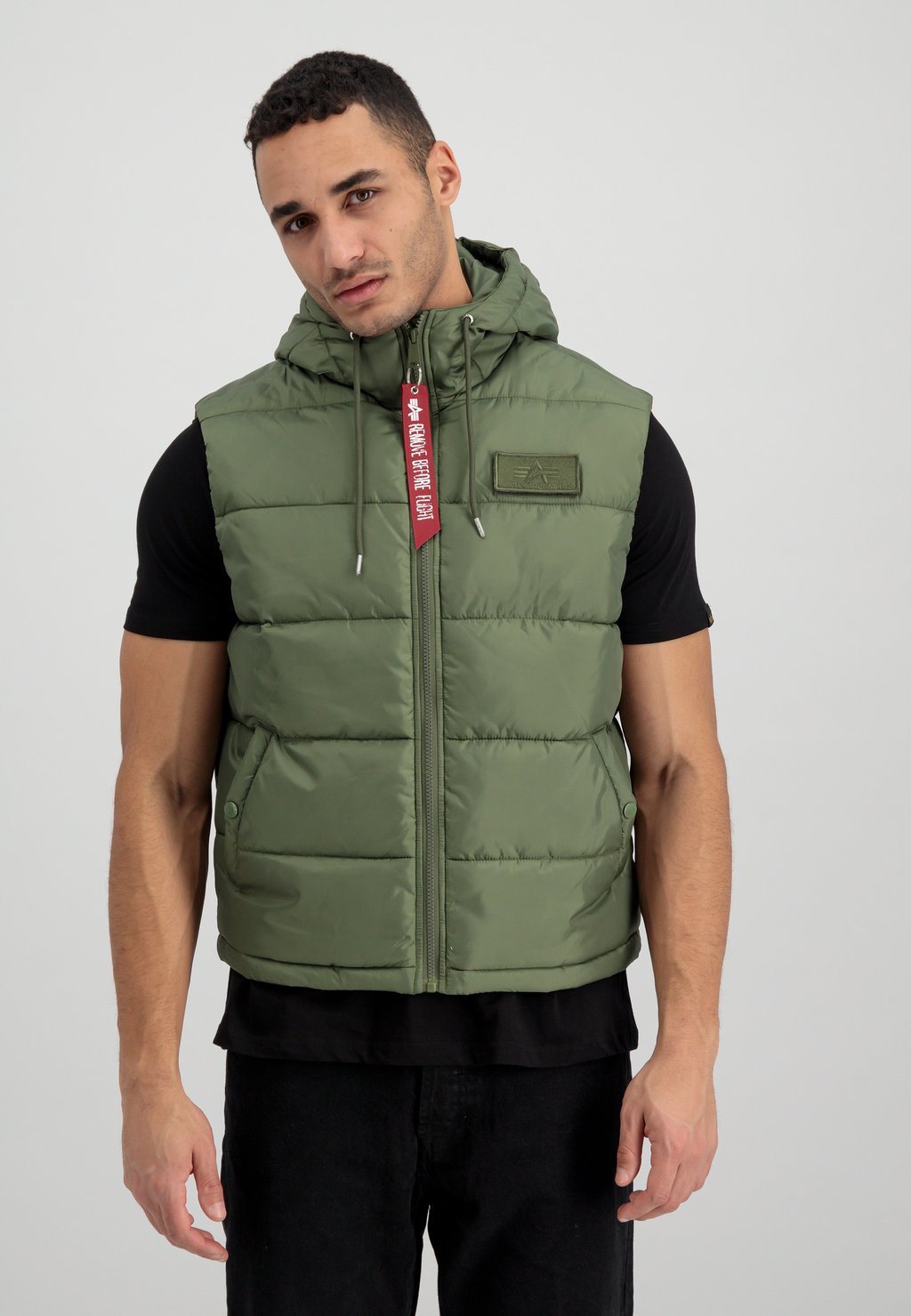 

Жилет HOODED PUFFER Alpha Industries, оливково-зеленый