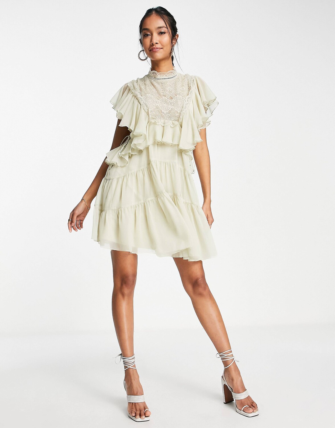 

Ярусное мягкое мини-платье ASOS DESIGN с кружевной аппликацией на лифе и рюшами из камня ASOS DESIGN