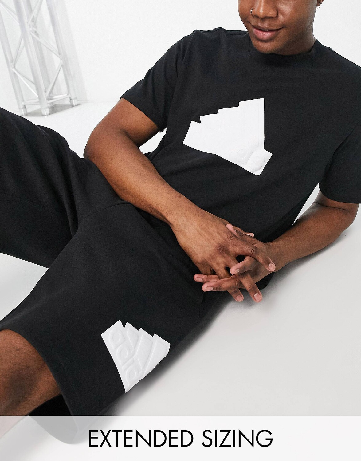 

Черно-белая футболка adidas Sportswear future icons BOS