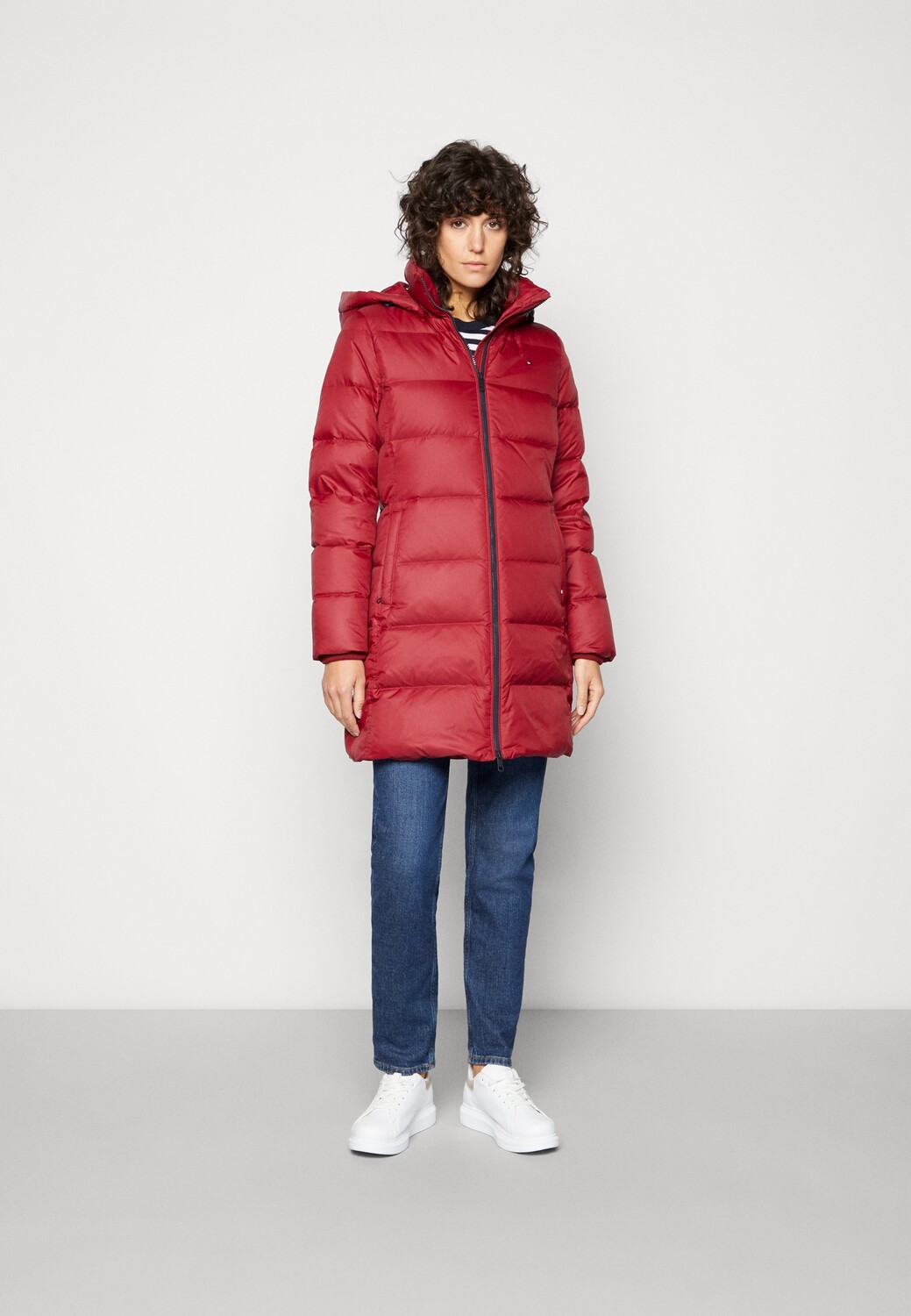 

Пуховик Tommy Hilfiger, красный