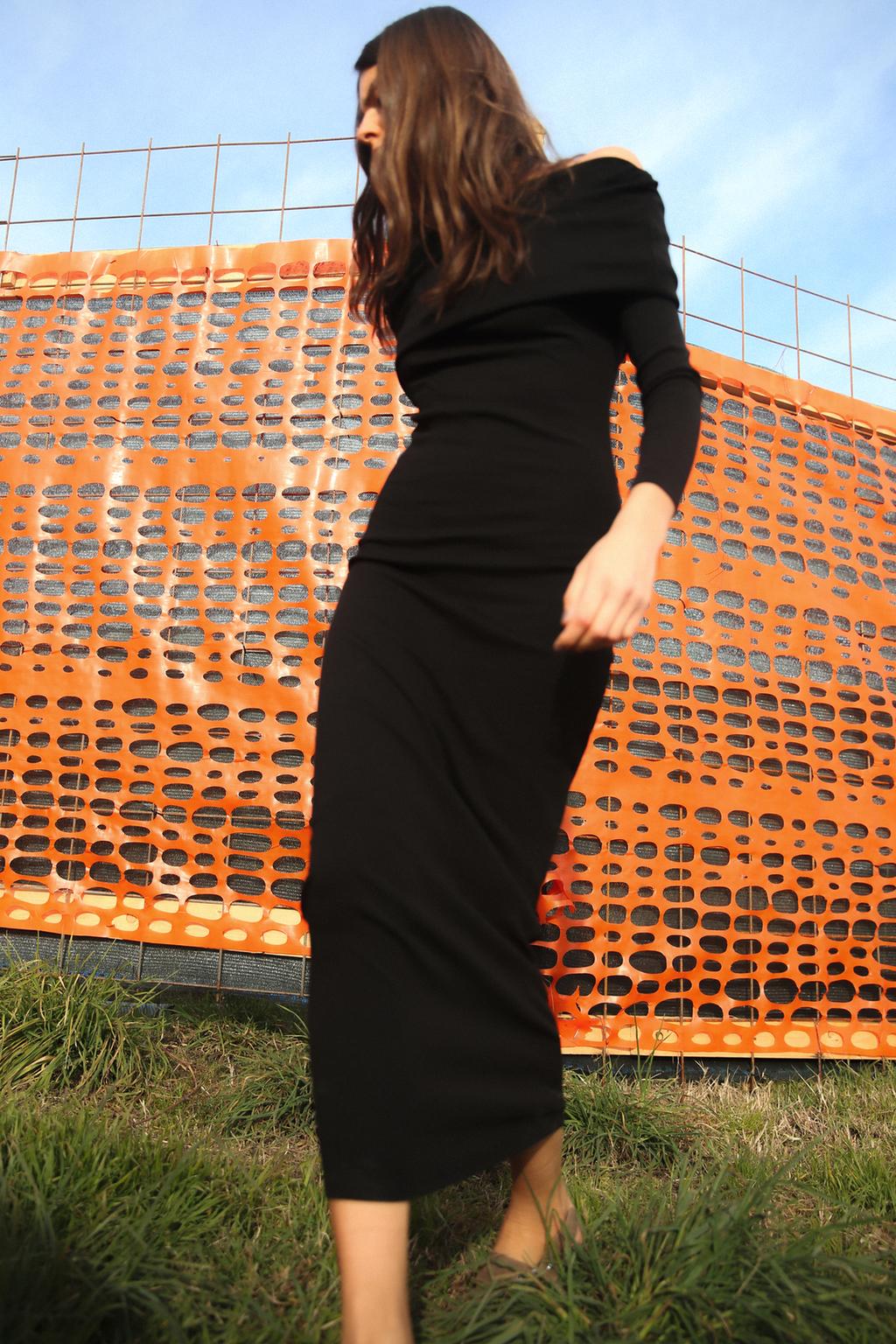 Платье с открытыми плечами ZARA, черный платье из хлопка с декоративным воротником