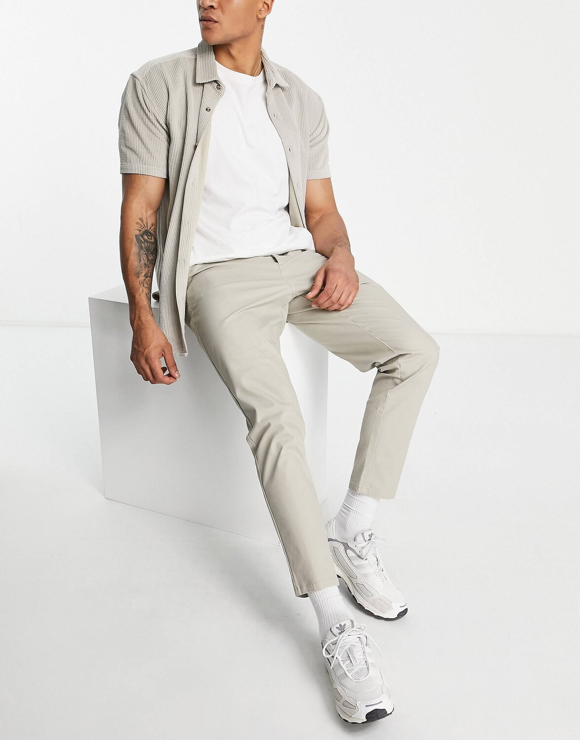 

Светло-бежевые зауженные брюки чинос ASOS DESIGN, Бежевый