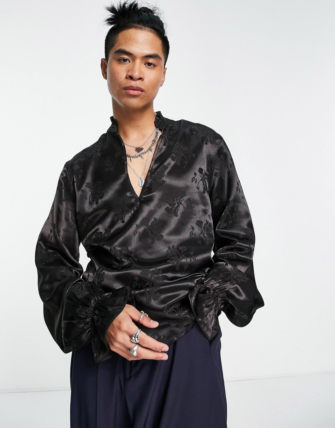 

Рубашка с атласным жаккардовым верхом и манжетами с рюшами ASOS DESIGN