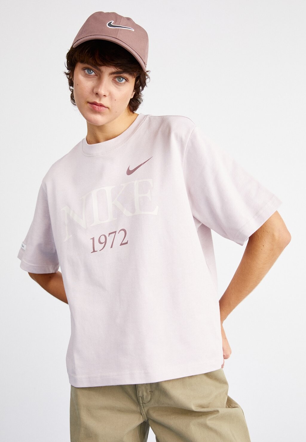 

Футболка с принтом Tee Classics Boxy Nike, цвет platinum violet
