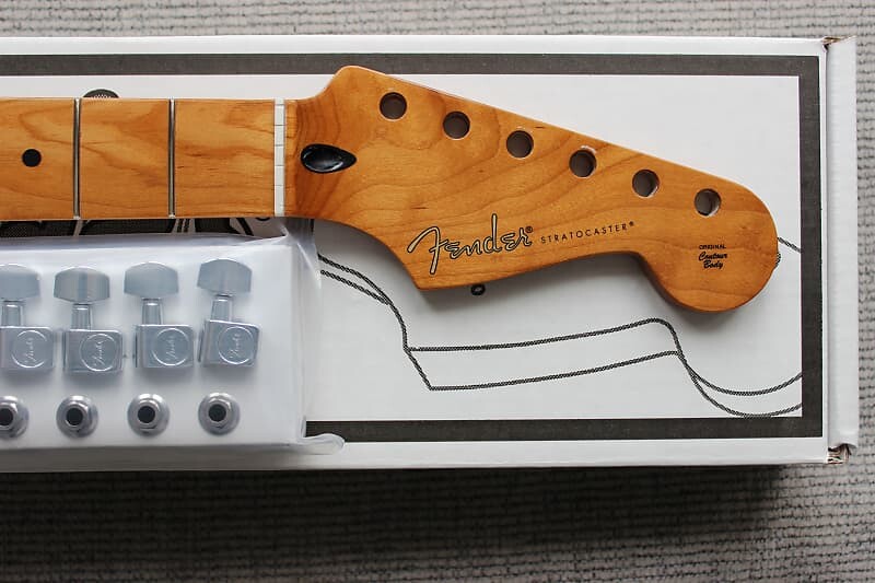 

Гриф Fender Stratocaster из жареного клена, 21 лад, колки # 182 099-0502-920 Fender Roasted Maple Stratocaster Neck
