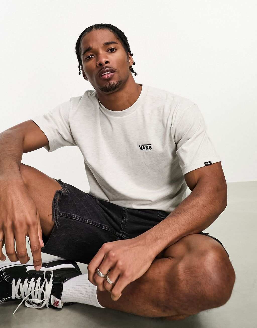 

Бежевая футболка с логотипом на левой груди Vans, Бежевый