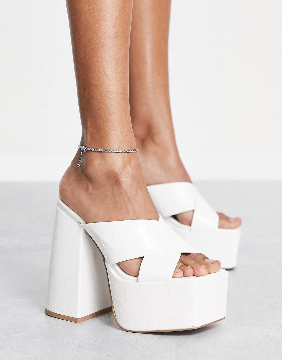 

Белые мюли на каблуке на платформе ASOS DESIGN Nana