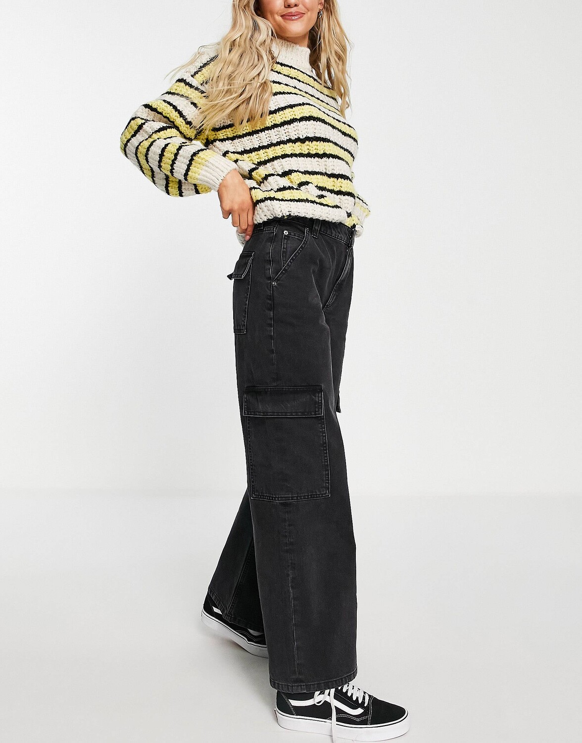 

Черные джинсы карго с заниженной талией ASOS DESIGN, черный