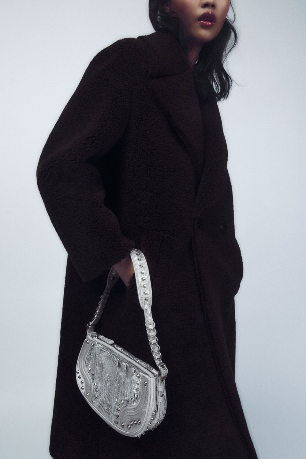 

Сумка на плечо с заклепками ZARA, серебряный
