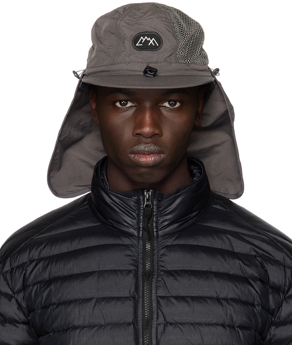 

Серая солнцезащитная кепка CMF Outdoor Garment
