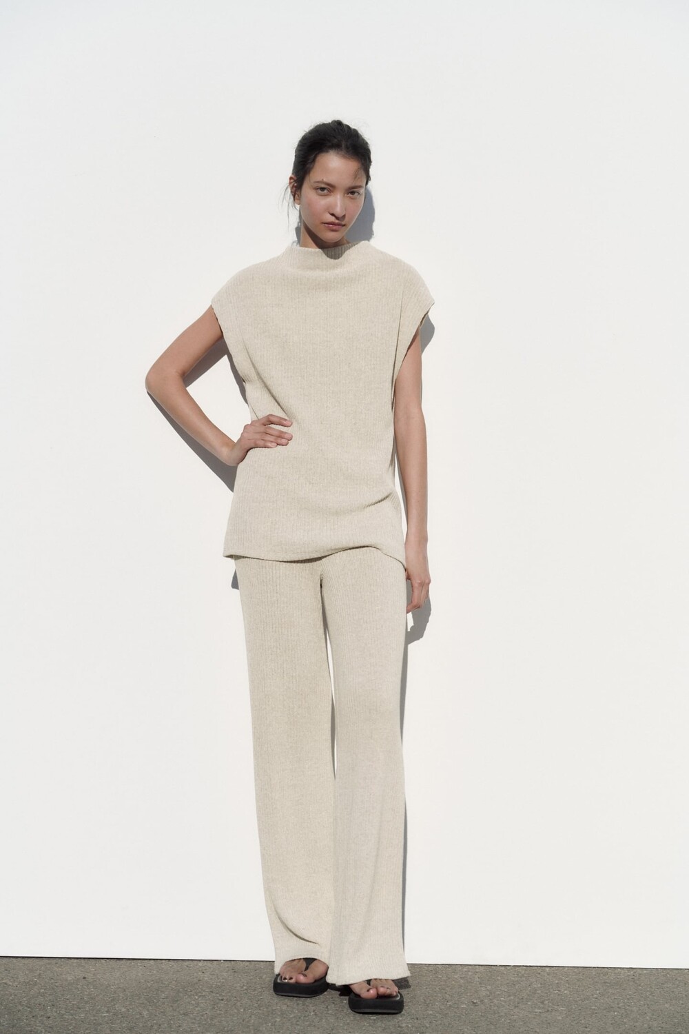 

Футболка в рустик ZARA, песок/мергель