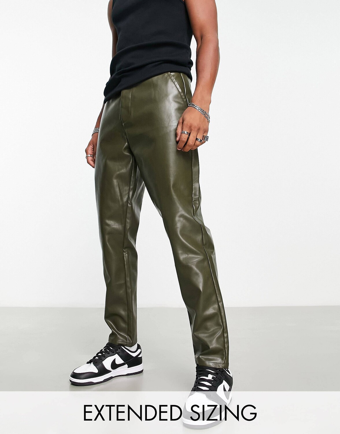 

Зауженные брюки из искусственной кожи цвета хаки ASOS DESIGN