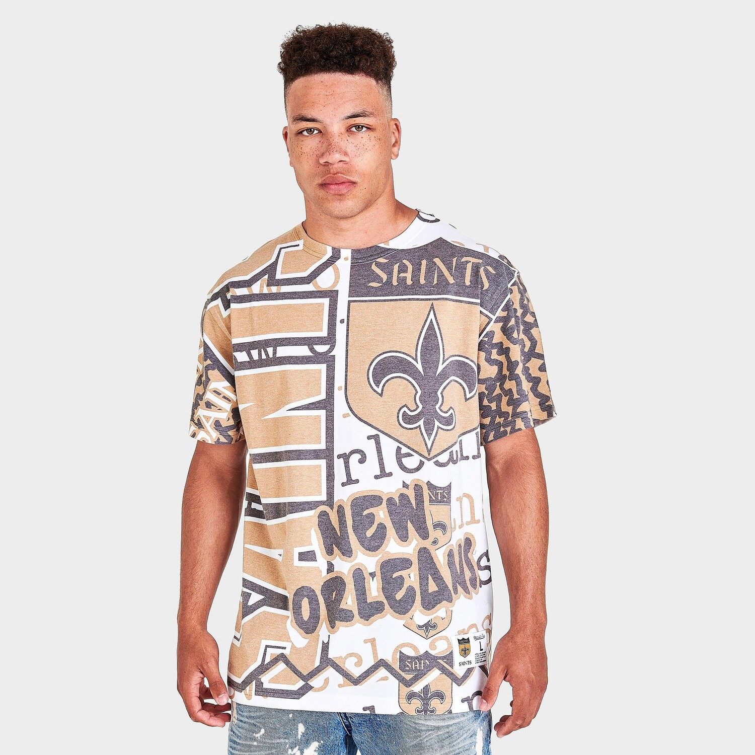 

Мужская футболка Mitchell & Ness New Orleans Saints NFL Jumbotron, бежевый