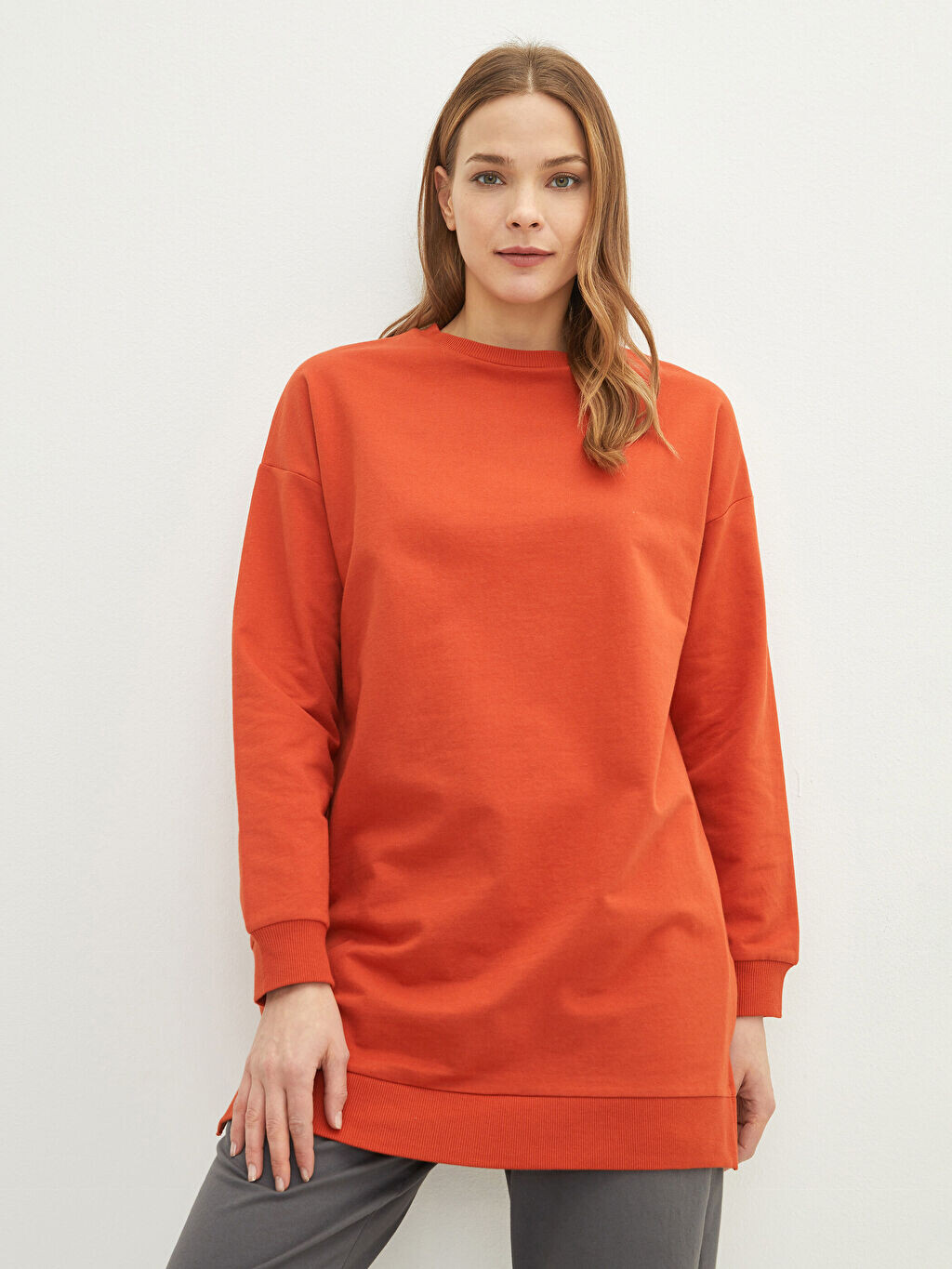 

Женская туника прямого кроя с круглым вырезом и длинными рукавами LCW Modest