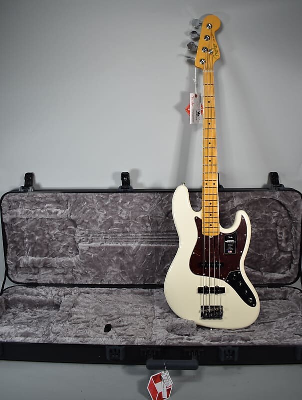 

2022 Fender American Pro II Jazz Bass Olympic White Finish с OHSC