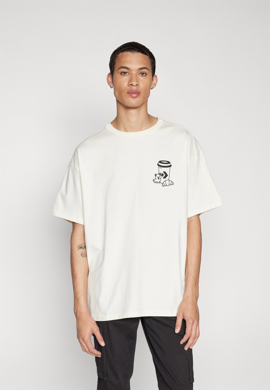 

Принт на футболке LOCAL CAFÉ TEE UNISEX Converse, кремовый