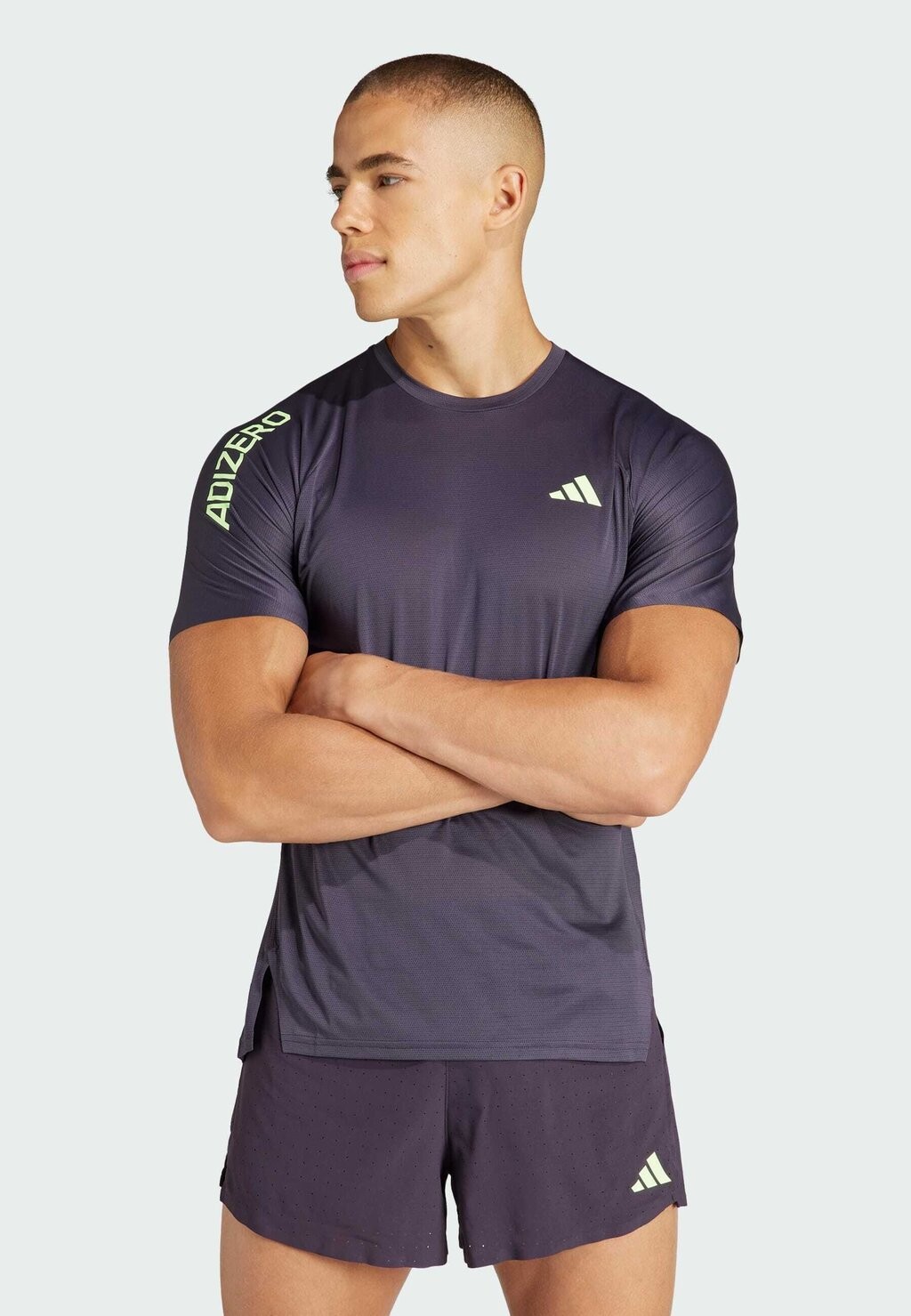 

Спортивная футболка Adizero Tee Adidas, цвет aurora black green spark