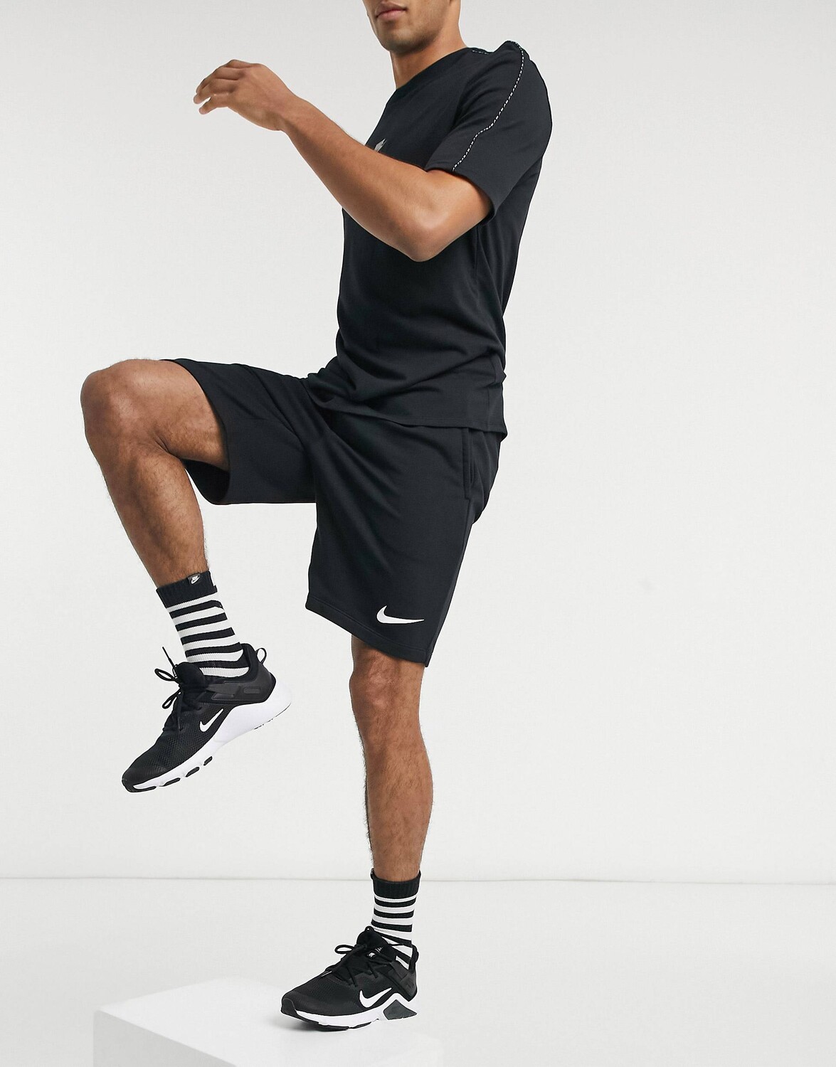 

Черные флисовые шорты Nike Training Dri-FIT