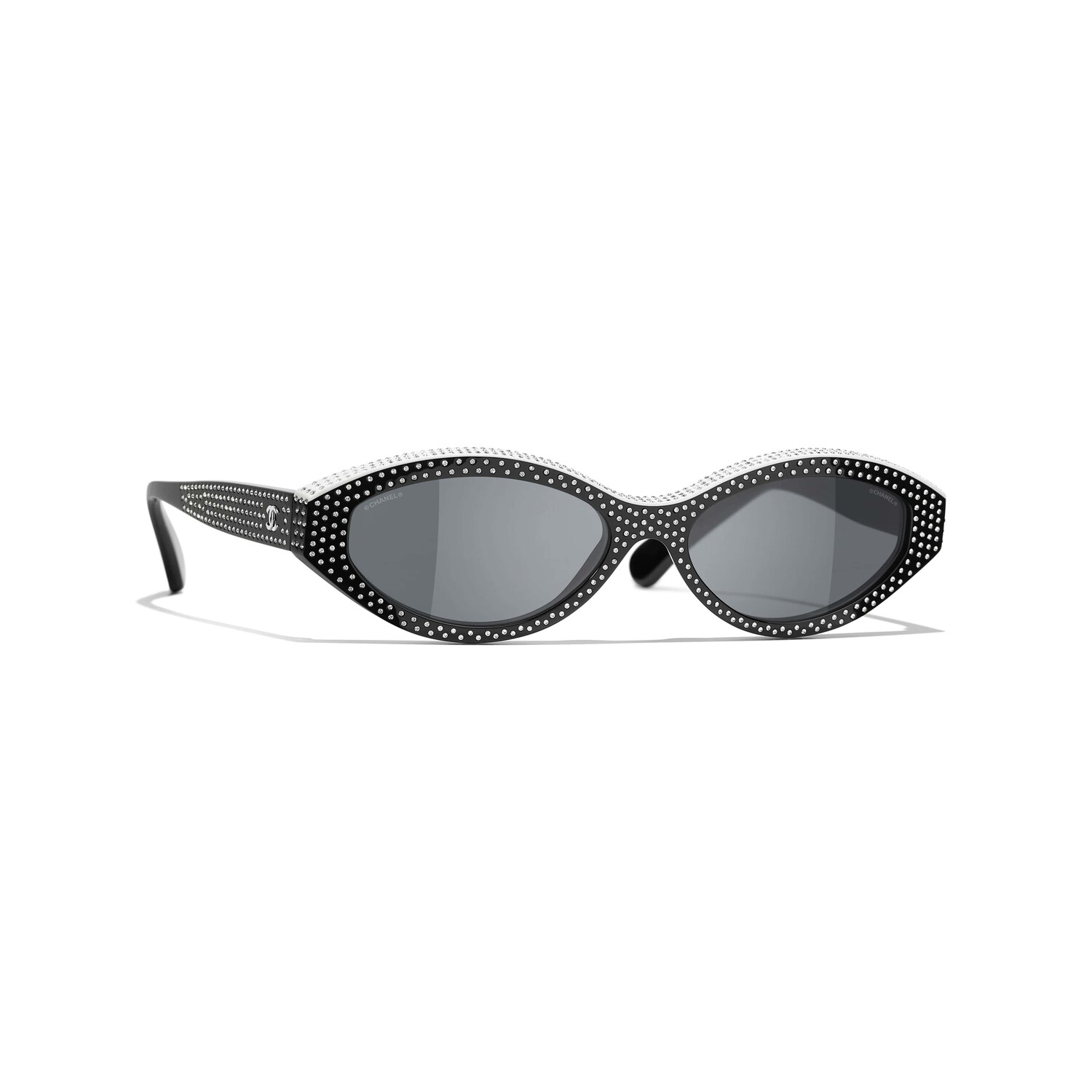 

Солнцезащитные очки Chanel Oval, черный
