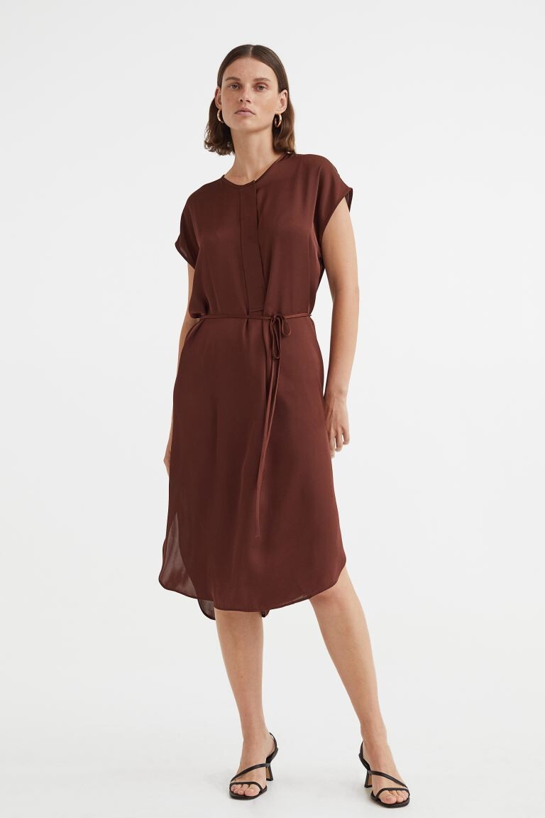 

Платье с завязанным поясом H&M, коричневый
