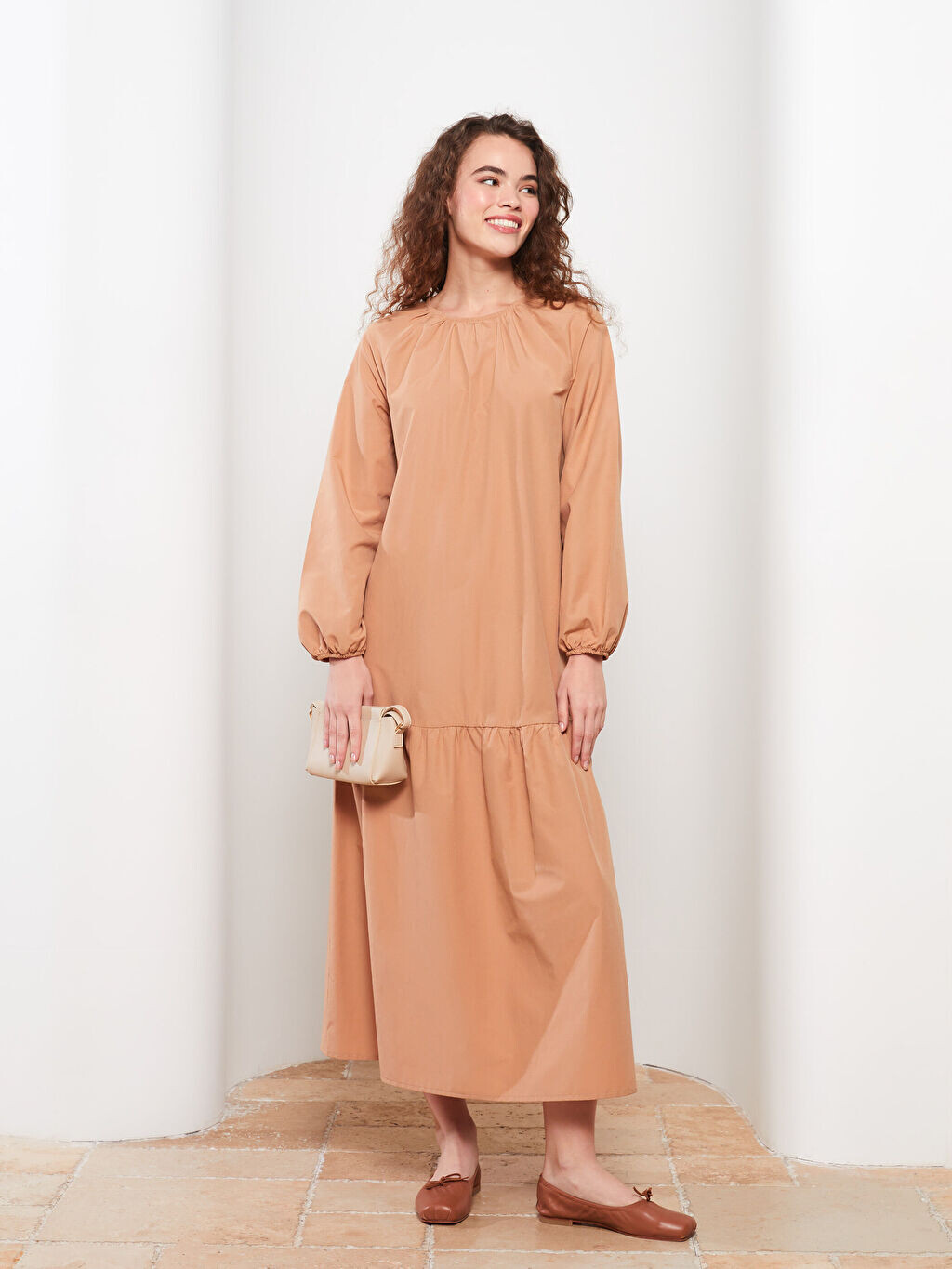

Прямое женское платье из поплина с круглым вырезом и длинными рукавами LCW Modest