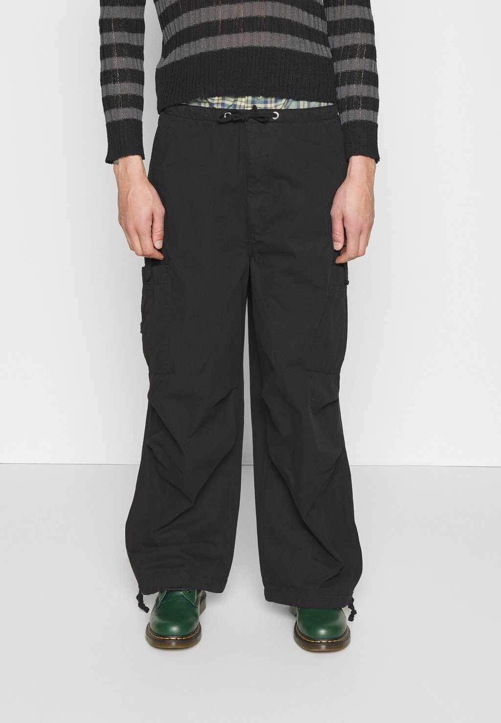 

Брюки-карго Oversized Parachute Pants Jaded London, черный