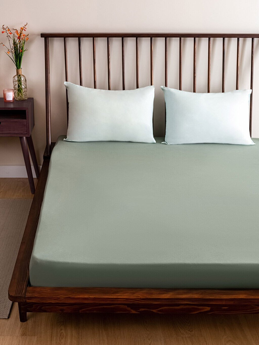 

Однотонная хлопковая эластичная двуспальная простыня 160x200x30 см LCW Home