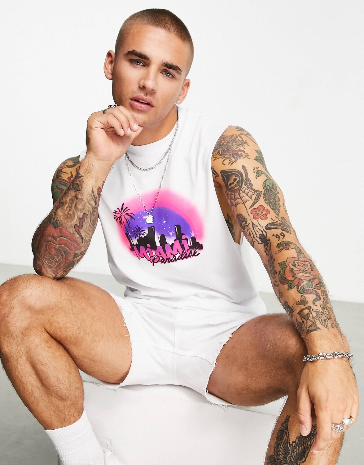 

Белый свободный жилет с принтом Майами ASOS DESIGN