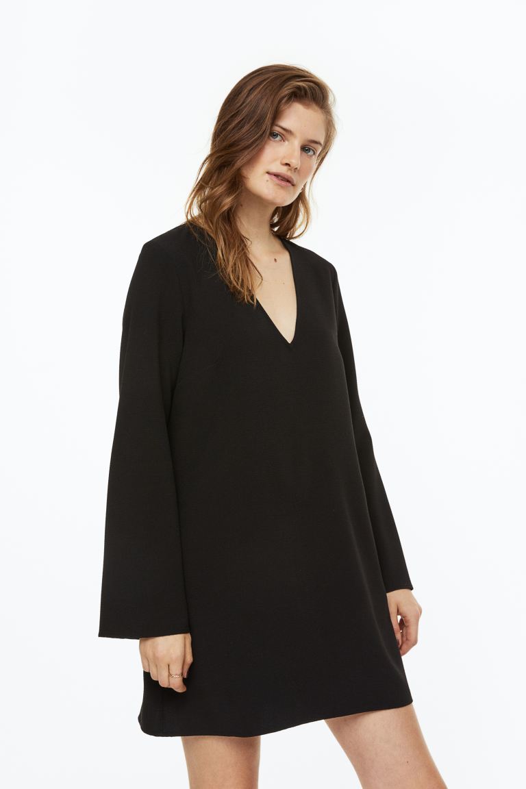 Платье с V-образным вырезом H&M, черный платье короткое с принтом с v образным вырезом и длинными рукавами 56 черный
